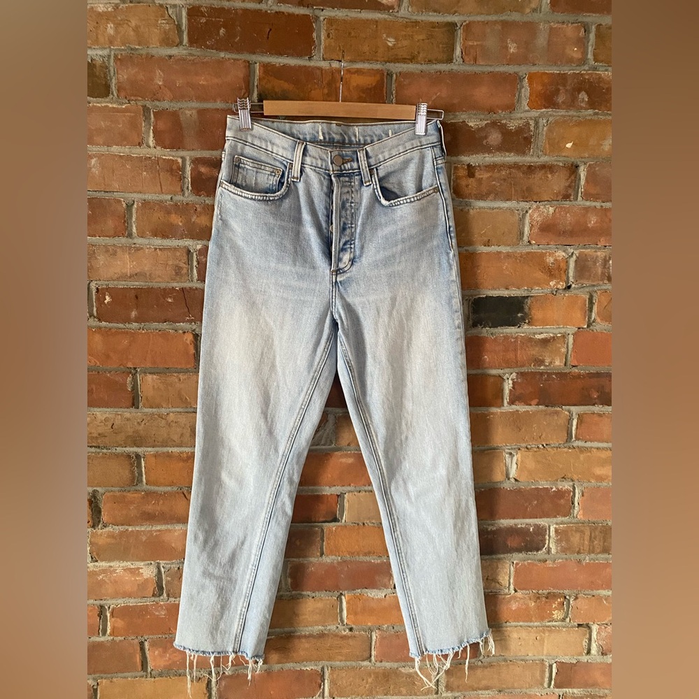 DENIM FORUM straight leg, raw hem, high-rise, light wash denim jeans size 26